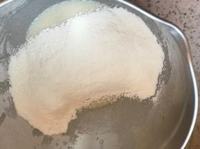 筛入低筋面粉