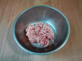 肉末放盆子里