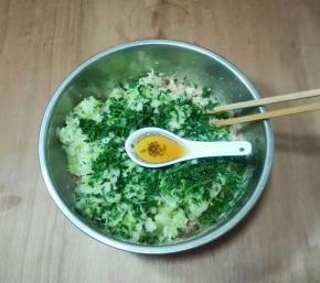 放荠菜，大白菜，麻油，拌均匀