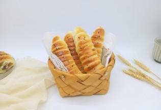 色泽金黄，外酥里软，一口下去超级满足(^_^)