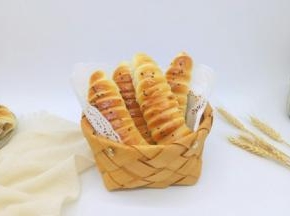 色泽金黄，外酥里软，一口下去超级满足(^_^)