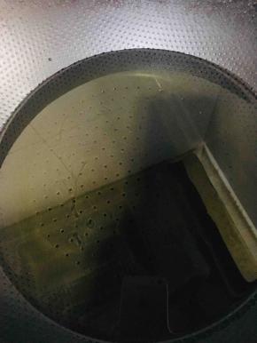 锅内放入油开中火