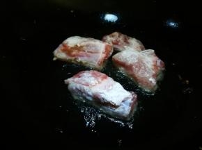 下油锅煎炸见面焦黄