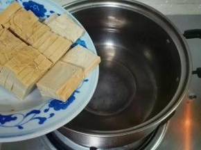 香糕放开水锅里烧开