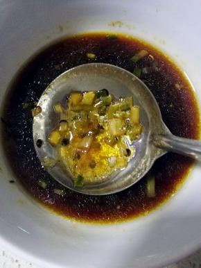 用漏勺捞掉葱姜不要