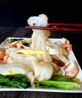 美味的鸡蛋虾仁肠粉就做好了。