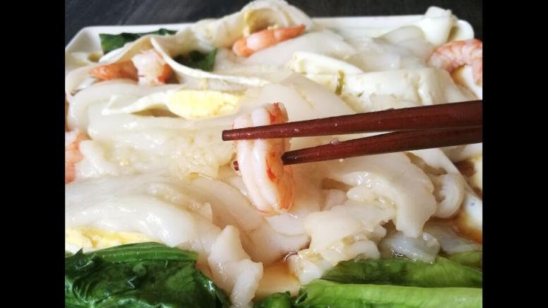 虾仁鸡蛋肠粉