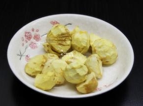 栗子去壳、去膜、洗净沥干水；