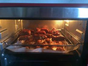 排骨洗净要夜晚腌制好，第二天中午烤，这样才比较入味