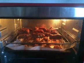 排骨洗净要夜晚腌制好，第二天中午烤，这样才比较入味