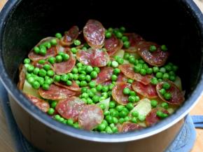 11.盖上锅盖，再焖2分钟即可食用。
