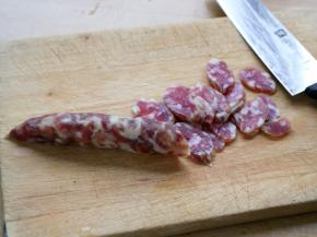 6.香肠切片。