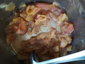 煮至苹果透明软烂。