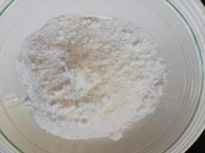 家里没有糖粉，直接用白砂糖打的粉。