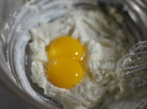 加入蛋黄