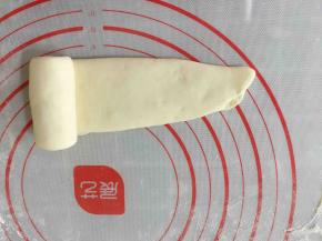 从一边往里卷成卷