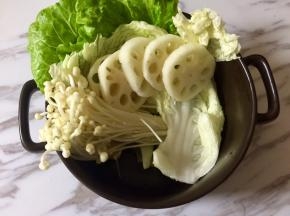 再码入藕片。