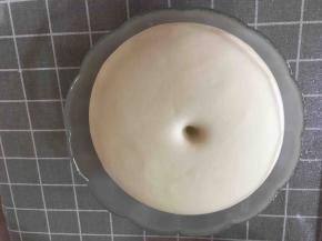 醒发好的面团手指按下不回缩表示可以了。