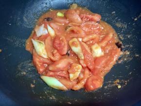 炒至番茄出汁。