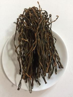 这个是我自己晒的干豆角，拿来做粉蒸肉最好吃了！（没有干豆角的也可以换成土豆，莲藕，或者其他的你自己喜欢吃的！）