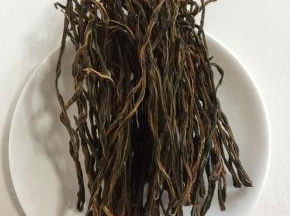 这个是我自己晒的干豆角，拿来做粉蒸肉最好吃了！（没有干豆角的也可以换成土豆，莲藕，或者其他的你自己喜欢吃的！）