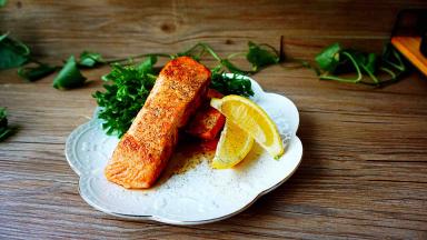 点缀上绿色苦菊，柠檬块