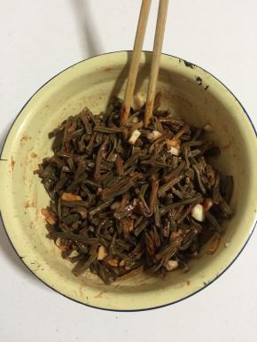 拌匀腌制片刻！