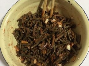拌匀腌制片刻！