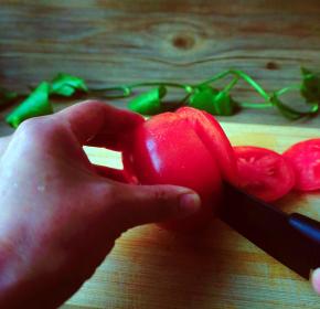 番茄、杏鲍菇切厚片