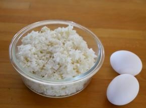 1.备好主材:米饭和鸡蛋