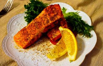 美味的柠檬三文鱼就做好了