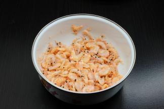 磷虾解冻，洗净；PS：磷虾很干净，用清水冲洗一下即可