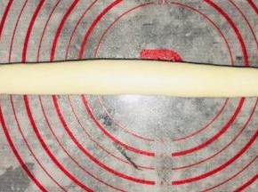 卷成条状