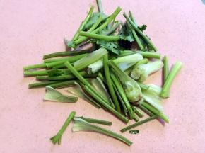 香菜梗切段