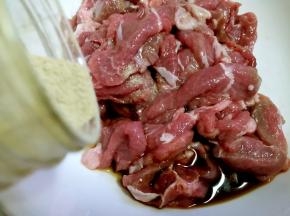 放入胡椒粉