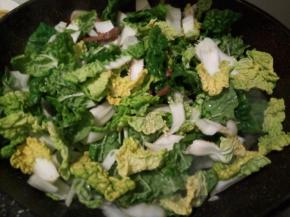 再加黄芽菜翻炒