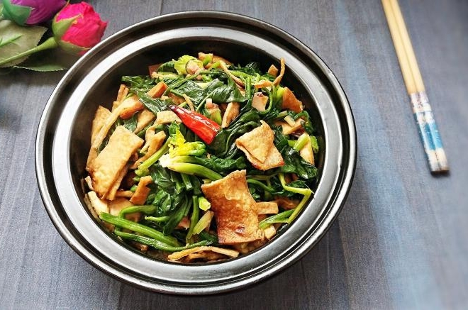 豆腐皮烧菠菜