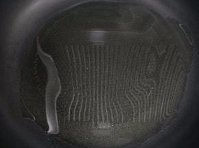 另拿一个平底锅，倒入适量食用油。