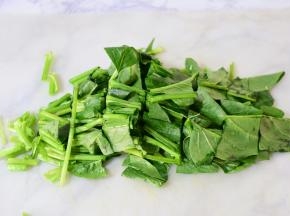 菠菜洗净切成小段