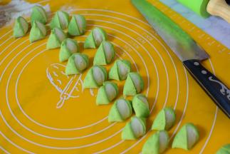 再切成一个个小面团。