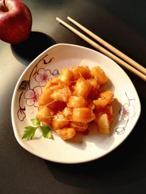 9、拔丝苹果上桌啦。