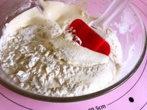 用炒菜的方式翻拌均匀