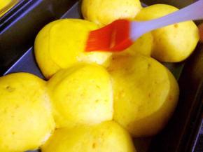 刷在发酵好的南瓜面包坯上