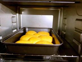 将南瓜面包坯放入烤箱180度烤15分钟即可