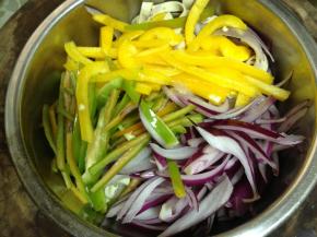 除香菜外的所有食材入盆