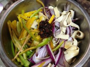 香菇辣酱候拌匀