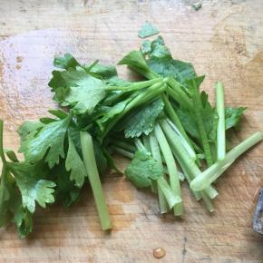 芹菜切段