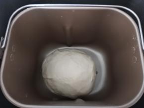 和好的面团开始醒发