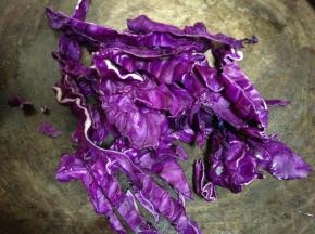 紫甘蓝去老梗切成粗丝