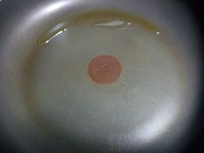 锅洗干净，下油10克加热关火。